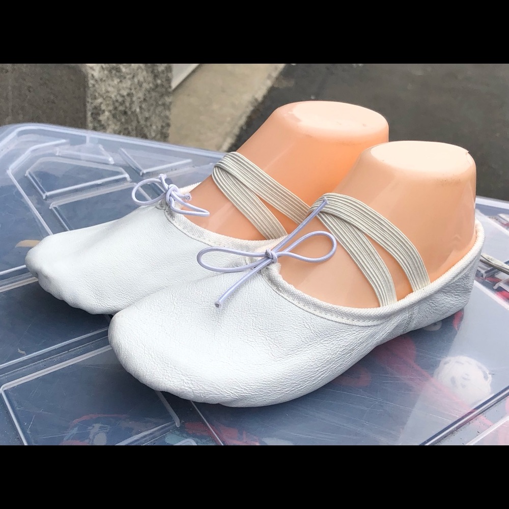 Danzcue Women's White Leather Ballet Shoes Size 6M